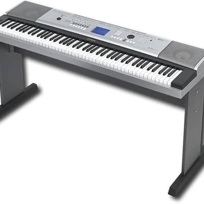 Yamaha DGX-520 88-key piano w\ stand image 2