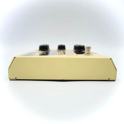 Behringer VM1 Vintage Time Machine Delay / Vibrato Guitar Effect Pedal S11xx453520 image 7