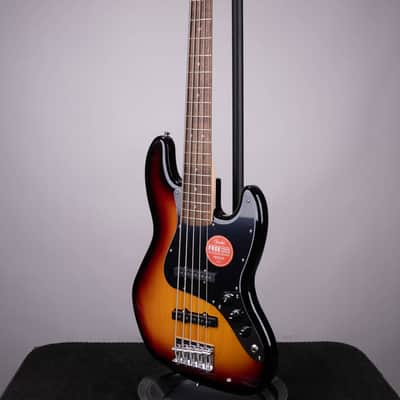 Squier Affinity Series Jazz Bass V - 3-color Sunburst with Laurel Fingerboard image 5