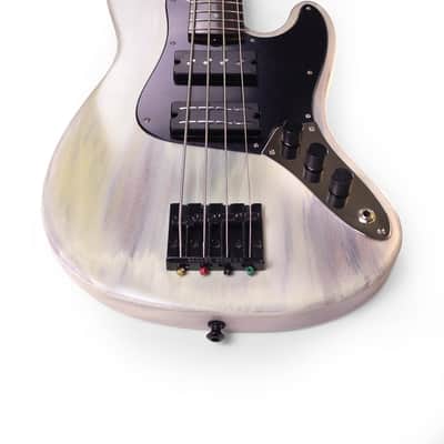 McGrath Thumper - White Sands - 8.3lbs - J-Style - Short Scale image 2