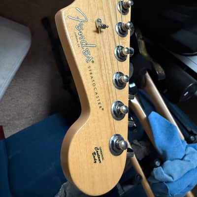 Fender American Professional Stratocaster with Maple Fretboard 2017 - 2019 - Olympic White image 9