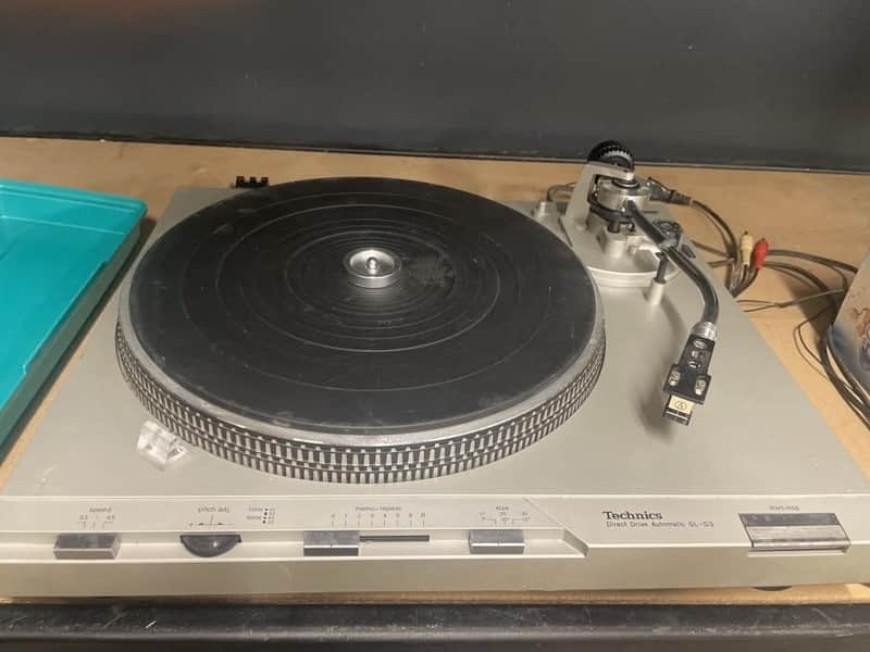 Vintage Technics SL-3D Direct Drive Automatic 1980’s - Silver image 1