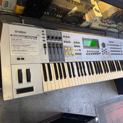 Yamaha Motif ES 6 Production Synthesizer 2000s 61 key keyboard //ARMENS// image 3