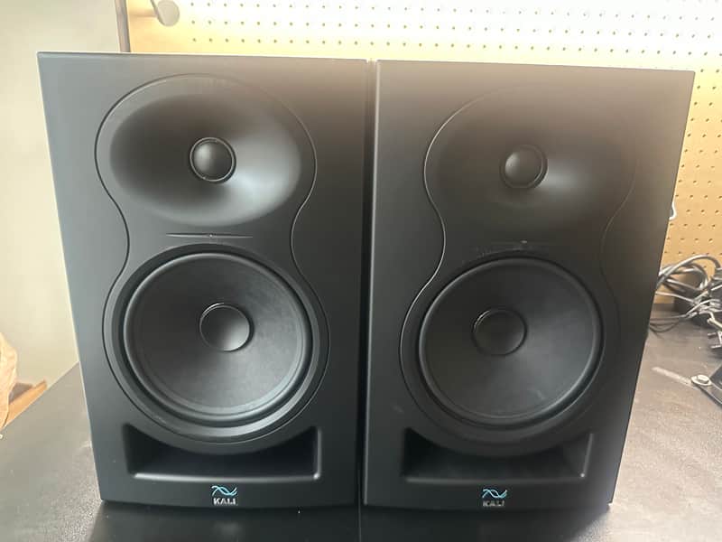 Kali Audio LP-6 V2 Active Studio Monitors 2021 - Present - Black image 1