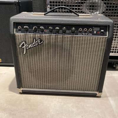 Fender Champion 110 2-Channel 25-Watt 1x10" Solid State Guitar Combo 1993 - 1999 - Black image 1