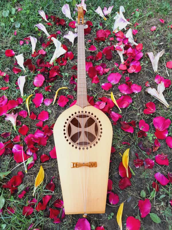 Georgian folk music instrument Panduri | String instrument Panduri | ფანდური | Fanduri image 1