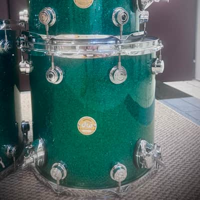 DW Collector Series 2019 - Green Glass image 4