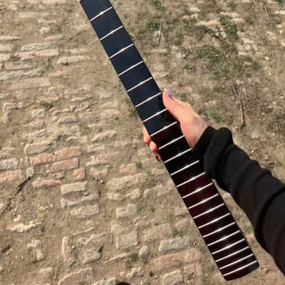 1 Reverse headstock black gloos stainless steel 22 frets Maple guitar neck 25.5inch hole 10mm start