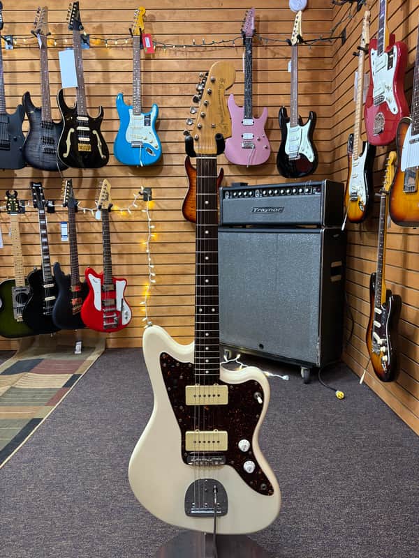 Vintage (1984-1987) Fender MIJ E Series Fujigen Jazzmaster in Olympic White