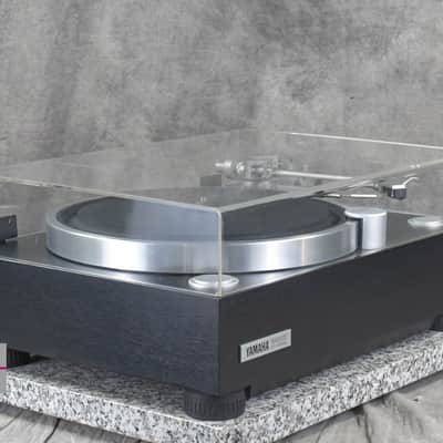 YAMAHA GT-2000 Direct Drive Turntable in Very Good Condition image 4