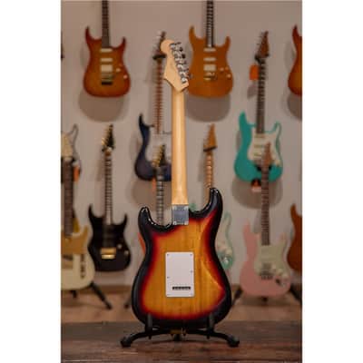 FENDER Standard Stratocaster 3-Color Sunburst image 4