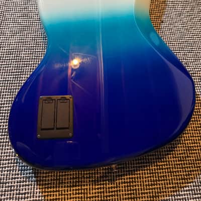 Fender Player Plus Jazz Bass with Pau Ferro Fretboard 2021 - Present - Belair Blue image 4