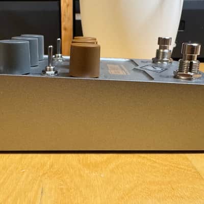 Universal Audio OX Stomp Dynamic Speaker Emulator 2023 - Present - Silver image 6