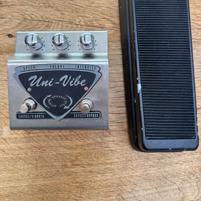 Dunlop UV-1 Uni-Vibe Chorus / Vibrato and foot controller pedal - Chrome image 3
