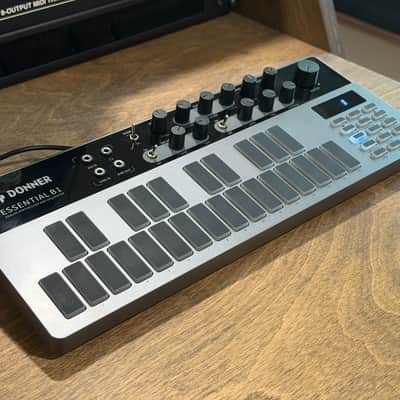 Donner Essential B1 Bass Analog Synthesizer image 2