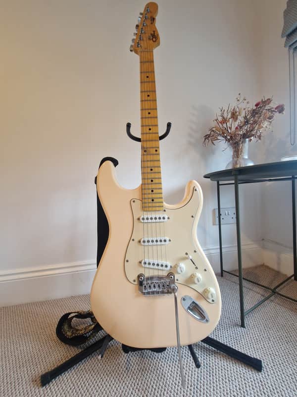 G&L Tribute Series S-500 with Maple Fretboard 2010 - 2017 - Vintage White