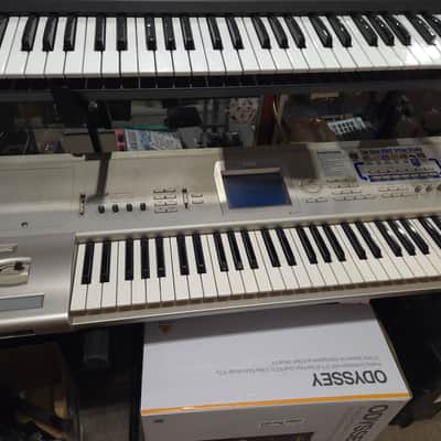 Korg Triton Studio 61-Key 120-Voice Polyphonic Workstation 2002 - 2005 - Silver - Local Pickup Only