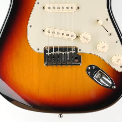 Fender American Deluxe Stratocaster 3-Color Sunburst 2002 image 3