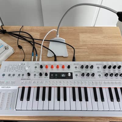 Arturia MiniFreak Vocoder 37-Key 6-Voice Polyphonic Hybrid Synthesizer 2025 - Present - White
