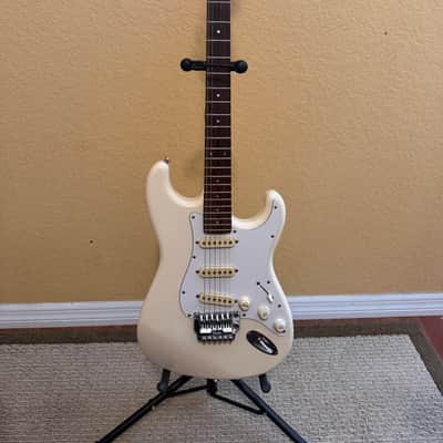 Fender Stratocaster ST-562 1985-1987 - Cream image 1