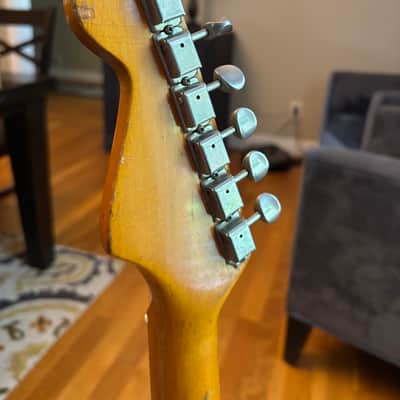1984 Fender American Vintage '57 - AVRI 1957 Reissue Stratocaster - Sunburst - w/Case image 6