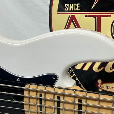Sire Marcus Miller V7 5-String J-Style Electric Bass image 3