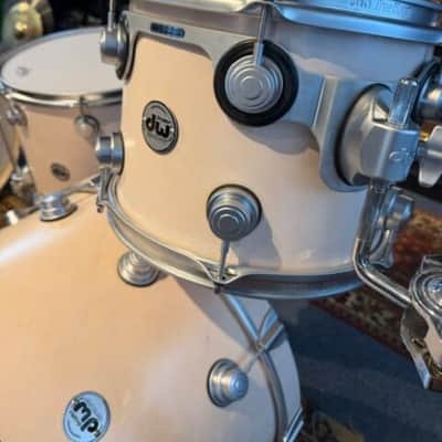 DW Collectors - Satin oil white wash image 5