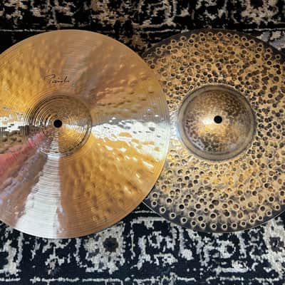Paiste 14" Signature Traditionals Medium Light Hi-Hat Cymbals (Pair) - Traditional image 1