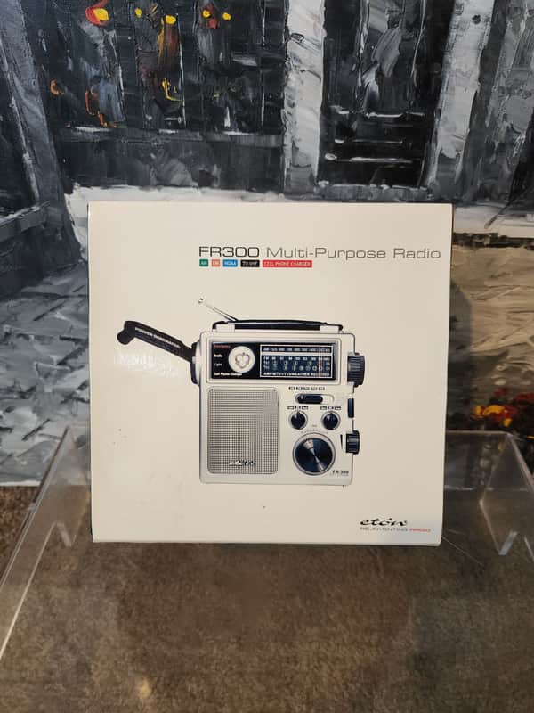 Eton Eton FR300 hand-crank emergency radio 2015 image 1