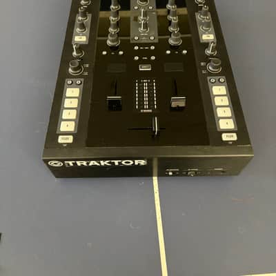 Native Instruments Traktor Kontrol Z2 - Black image 1
