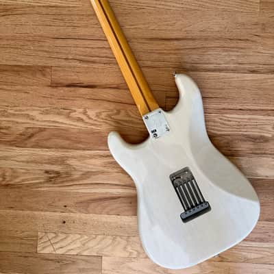 Fender Eric Johnson Stratocaster with Maple Fretboard 2005 - Present - White Blonde image 5