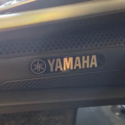 Yamaha MGP32X 32 Channel Analog Mixing Console image 11