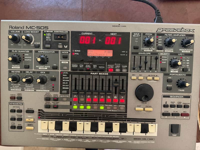Roland MC-505 Groovebox
