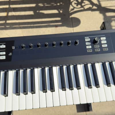 Native Instruments Komplete Kontrol S61 Keyboard Controller | Reverb