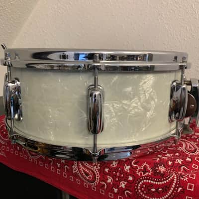 Slingerland No. 153 Super Gene Krupa Radio King 5.5x14" 8-Lug Solid Maple Snare Drum with Clamshell Strainer 1960 - 1962 - White Marine Pearl image 6