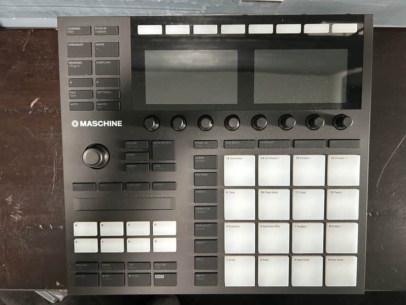 Native Instruments Maschine MKIII 2020swith decksaver- Black image 1