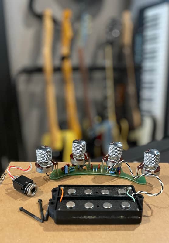 Ernie Ball Music Man Stingray 4 3EQ preamp + ceramic pickup 1998 image 1