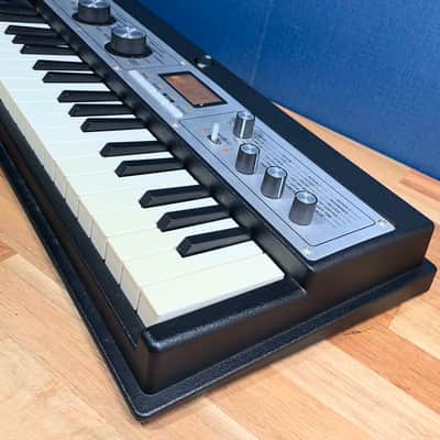 Korg MicroKORG XL 37-Key Synthesizer/Vocoder - Black image 5