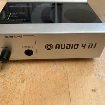 Native Instruments Audio 4 DJ interface image 3