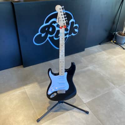 Squier Sonic Stratocaster Left-Handed 2023 - Present - Black image 1