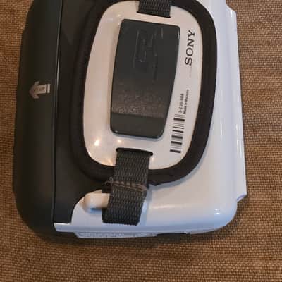 Sony WM-FS555 AM FM auto-reverse cassette walkman Early 2000s - White gray orange image 3