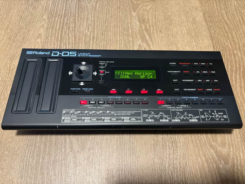 Roland D-05 Boutique Synthesizer w/ Roland K-25M Keyboard for Boutique Synths Bild 1