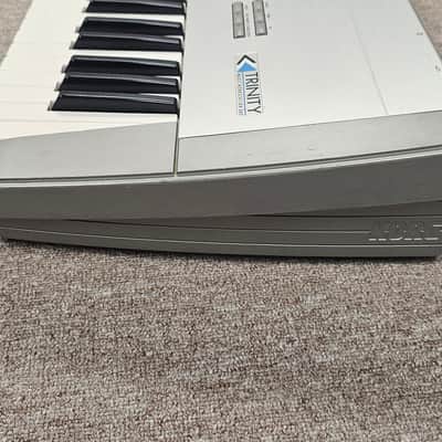 Korg Trinity 61-Key 32-Voice Polyphonic Workstation 1995 - 1996 - Silver image 6