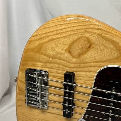 Fender Deluxe Jazz Bass V 5-String Electric Bass image 4