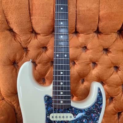 Fender Vintera '60s Stratocaster Modified with Pau Ferro Fretboard 2019 - 2023 - Olympic White image 3