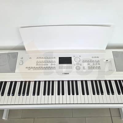 Yamaha DGX-670 88-Key Portable Grand Piano image 4
