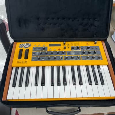 Dave Smith Instruments Mopho 32-Key Monophonic Synthesizer 2011 - 2016 - Yellow with Wood Sides