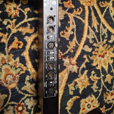 dbx 223XL Stereo 2-Way / Mono 3-Way Crossover 2000s - Gray image 3