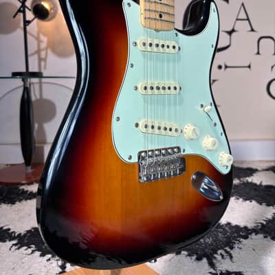 Fender Vintage RI 70's 3 Tone Burst Custom Build 7.8lb image 3
