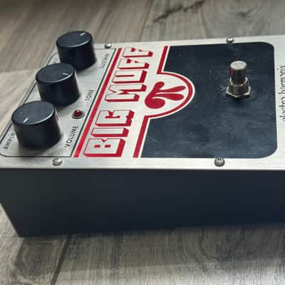 Electro-Harmonix Big Muff Pi 2000 - Present - Silver / Black / Red image 3